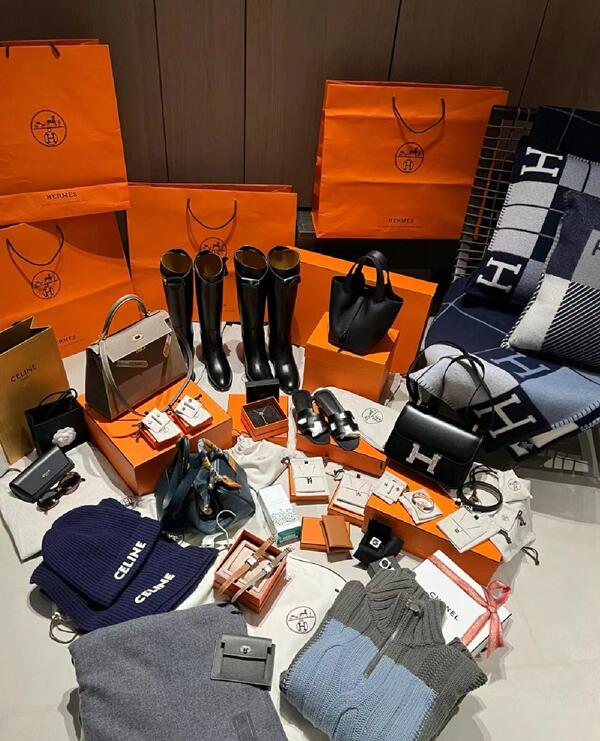 遵义播州区回收奢侈品鞋服.jpg